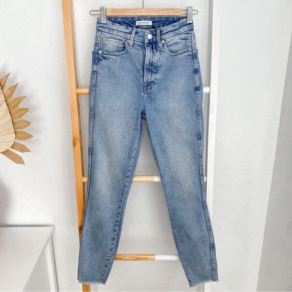 Good American Good Curve Crop Jeans Light Blue Raw Cut Hem High Rise 00/24